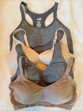 Various Women’s Seamless Wireless Bras and sports bras